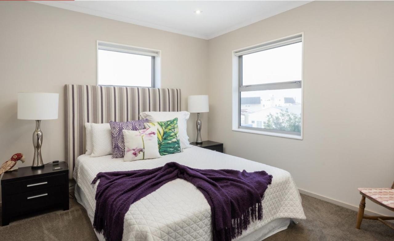 Waterfront Apartment Picton